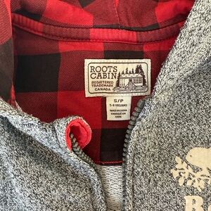 Roots Kids Cabin Onesie kangaroo pocket zipper front EUC Red Plaid hood